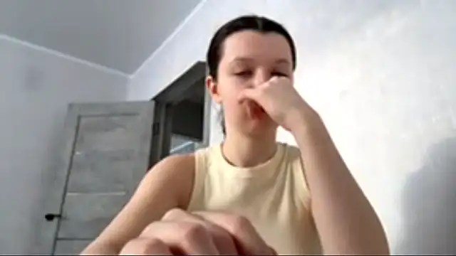 Snapshot of EllieBerrie chatting on December 2025 09:47:01 AM EllieBerrie online show from December 2025 09:47:01 AM