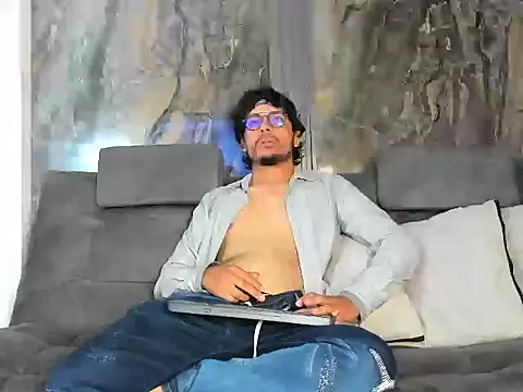 EnzoDarkwood online show from December 2025 01:42:01 PM