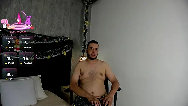 Snapshot of Spencer_LunaBigtits chatting on December 2025 07:40:02 PM Spencer LunaBigtits online show from December 2025 07:40:02 PM