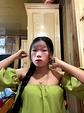 Heni-a online show from December 2025 07:03:01 AM