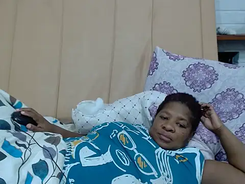 Snapshot of AfricanQueenxx25 chatting on December 2025 02:00:02 PM AfricanQueenxx25 online show from December 2025 02:00:02 PM