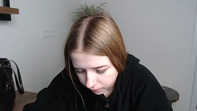 Snapshot of SweetBellaa_ chatting on December 2025 10:02:01 AM SweetBellaa online show from December 2025 10:02:01 AM