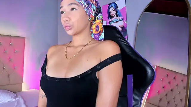 Snapshot of EmmaLawrence_ chatting on December 2025 08:13:01 PM EmmaLawrence online show from December 2025 08:13:01 PM