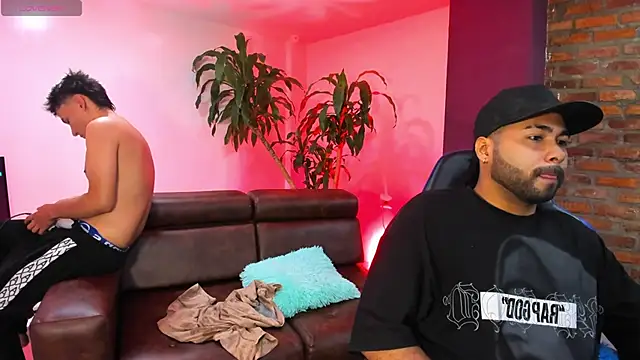 Snapshot of HotThreesoome chatting on December 2025 01:42:01 PM HotThreesoome online show from December 2025 01:42:01 PM