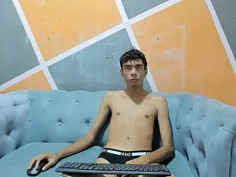 Snapshot of noah_pierce chatting on December 2025 01:43:02 AM noah pierce online show from December 2025 01:43:02 AM