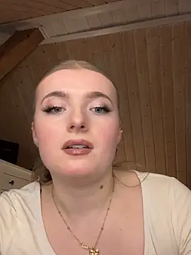 Snapshot of MilaLuxe chatting on December 2025 07:07:01 PM MilaLuxe online show from December 2025 07:07:01 PM