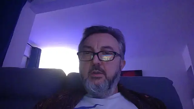 Snapshot of Esteban0613 chatting on December 2025 09:43:02 PM Esteban0613 online show from December 2025 09:43:02 PM