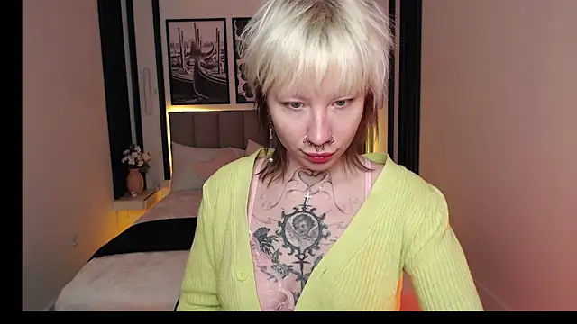 Luna Hurt online show from December 2025 01:39:02 PM