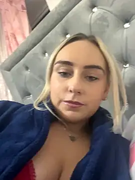 Snapshot of ScarletJ_ chatting on December 2025 05:07:02 PM ScarletJ online show from December 2025 05:07:02 PM