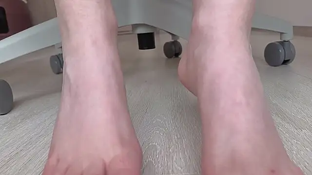 Snapshot of Feetbeth chatting on December 2025 07:40:02 PM Feetbeth online show from December 2025 07:40:02 PM