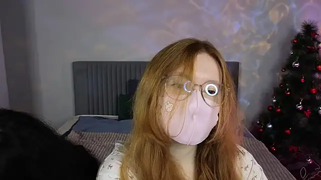 Snapshot of CaramelCigarettesss chatting on December 2025 01:11:02 AM CaramelCigarettesss online show from December 2025 01:11:02 AM