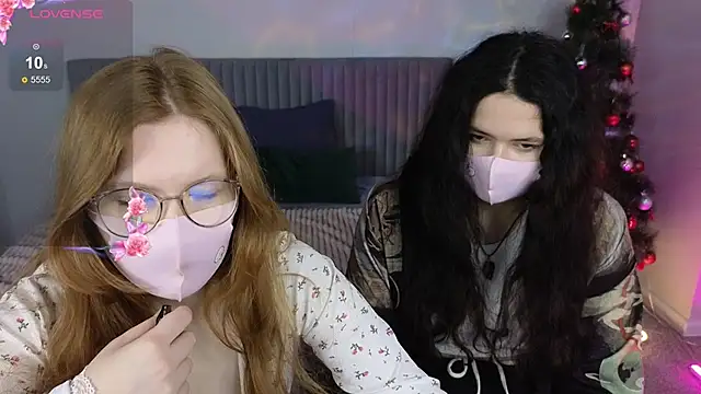 Snapshot of CaramelCigarettesss chatting on December 2025 01:21:02 AM CaramelCigarettesss online show from December 2025 01:21:02 AM