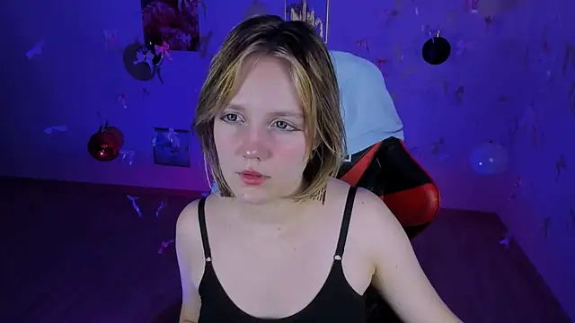 Snapshot of madeline_doll chatting on December 2025 05:35:02 AM madeline doll online show from December 2025 05:35:02 AM