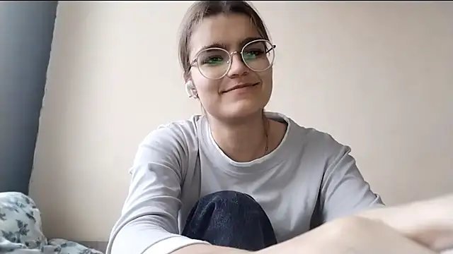 Snapshot of DevonaGlugla chatting on December 2025 11:59:01 AM DevonaGlugla online show from December 2025 11:59:01 AM