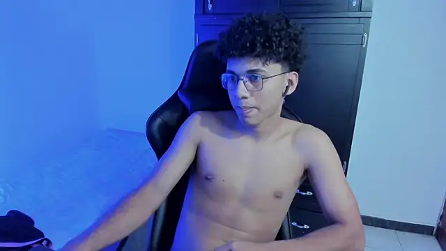 Snapshot of LukeMarshall chatting on December 2025 07:25:01 AM LukeMarshall online show from December 2025 07:25:01 AM