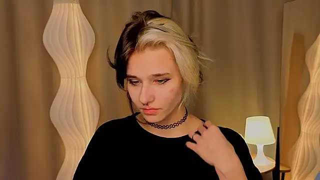 Snapshot of LizNostrand chatting on December 2025 06:42:02 AM LizNostrand online show from December 2025 06:42:02 AM