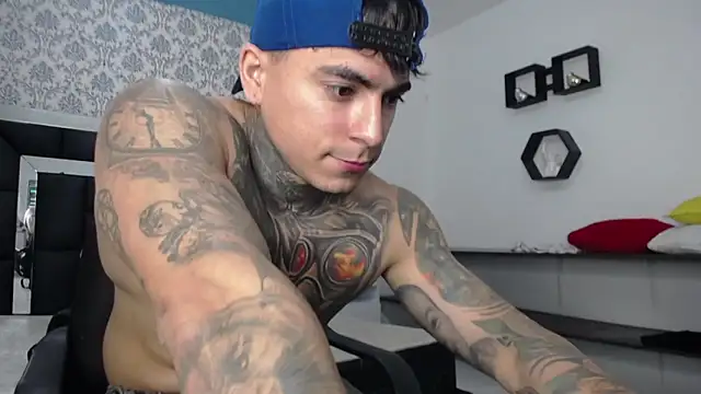 Snapshot of LoganCollins_ chatting on December 2025 12:10:01 PM LoganCollins online show from December 2025 12:10:01 PM