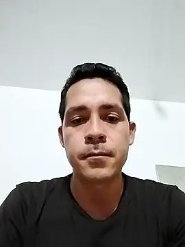 Snapshot of Chris_hot33 chatting on December 2025 05:46:01 AM Chris hot33 online show from December 2025 05:46:01 AM