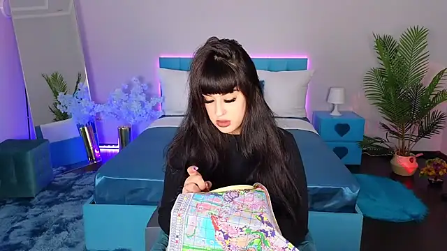 Snapshot of EvaNani chatting on December 2025 03:28:02 PM EvaNani online show from December 2025 03:28:02 PM