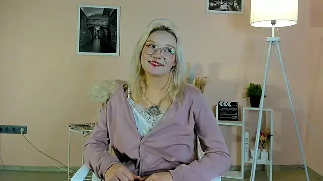 AdelinaMaddalena online show from December 2025 12:33:02 PM