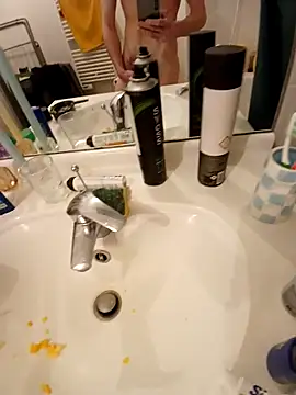 Snapshot of Oposum4 chatting on December 2025 03:50:02 PM Oposum4 online show from December 2025 03:50:02 PM