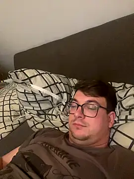 Snapshot of domigeil10 chatting on December 2025 09:20:01 PM domigeil10 online show from December 2025 09:20:01 PM