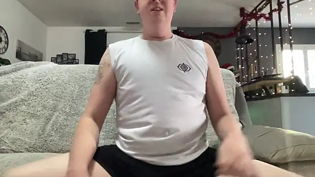 Snapshot of Gwenn-8231 chatting on December 2025 11:27:02 AM Gwenn-8231 online show from December 2025 11:27:02 AM