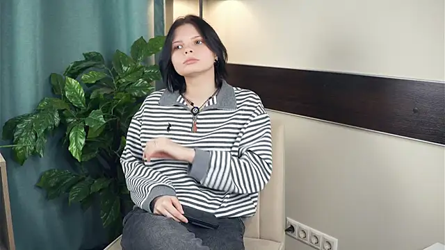 LurleneRanft online show from December 2025 08:42:02 AM