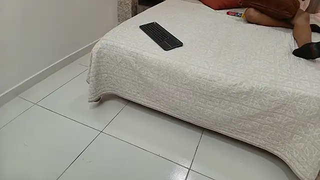 zoe bermudez online show from December 2025 01:28:01 PM