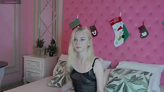 DaphneLewis online show from December 2025 01:18:02 PM