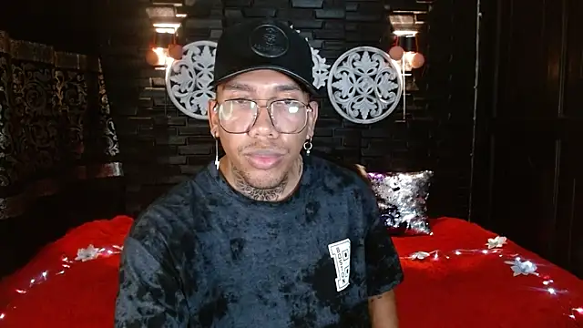 Snapshot of THIAN_KNOX chatting on December 2025 05:53:01 PM THIAN KNOX online show from December 2025 05:53:01 PM