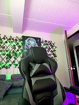 Snapshot of Violette-18 chatting on December 2025 12:50:02 AM Violette-18 online show from December 2025 12:50:02 AM