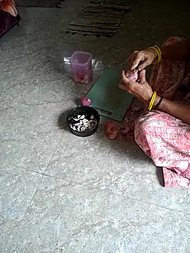 Tamilwifelove online show from December 2025 05:48:02 AM