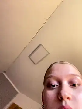 Snapshot of EmmiPemmi chatting on December 2025 01:51:01 PM EmmiPemmi online show from December 2025 01:51:01 PM