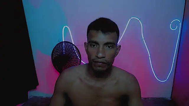 Snapshot of Yeison_777_ chatting on December 2025 03:57:01 AM Yeison 777 online show from December 2025 03:57:01 AM