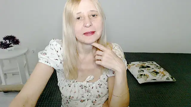 MiLenaMilf online show from February 2025 03:45:02 AM