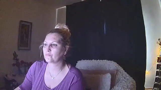 Divineblond online show from February 2025 11:17:01 AM