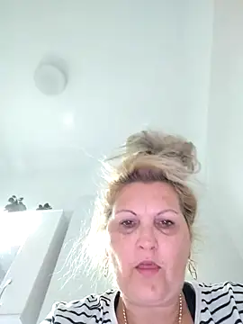 Divineblond online show from October 2025 02:48:01 PM