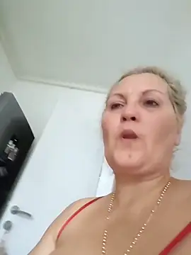 Divineblond online show from November 2025 01:11:01 PM