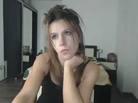 Snapshot of DedeSibel chatting on January 2025 06:54:02 PM DedeSibel online show from January 2025 06:54:02 PM