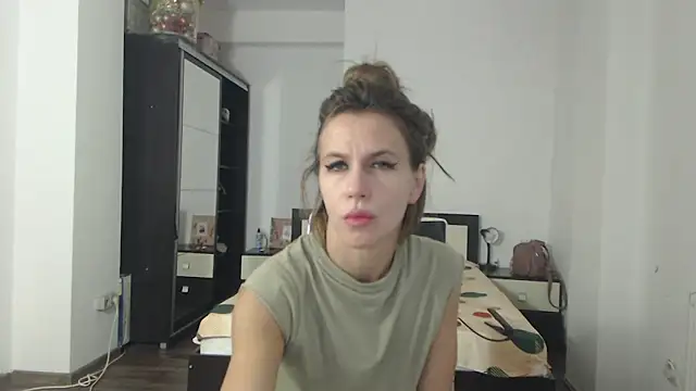 Snapshot of DedeSibel chatting on January 2025 11:37:02 AM DedeSibel online show from January 2025 11:37:02 AM