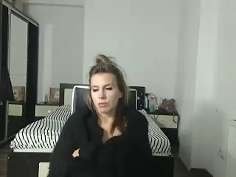 Snapshot of DedeSibel chatting on January 2025 06:52:01 PM DedeSibel online show from January 2025 06:52:01 PM