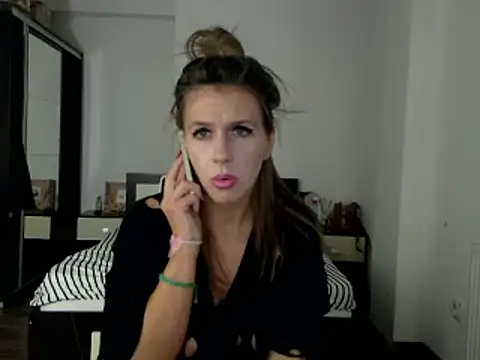 Snapshot of DedeSibel chatting on January 2025 01:59:02 PM DedeSibel online show from January 2025 01:59:02 PM