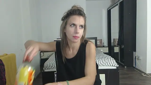 Snapshot of DedeSibel chatting on January 2025 05:46:01 PM DedeSibel online show from January 2025 05:46:01 PM