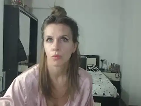 Snapshot of DedeSibel chatting on January 2025 09:26:02 PM DedeSibel online show from January 2025 09:26:02 PM