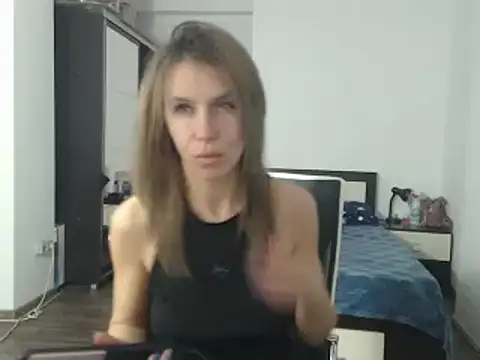 Snapshot of DedeSibel chatting on February 2025 10:23:02 AM DedeSibel online show from February 2025 10:23:02 AM