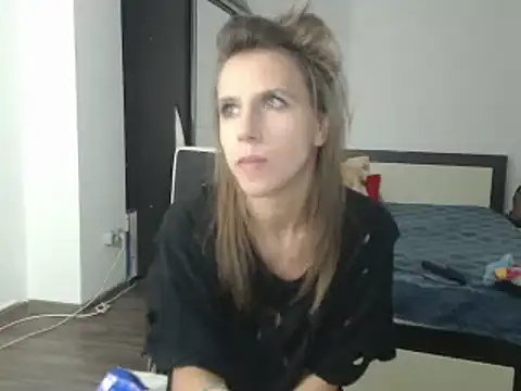 Snapshot of DedeSibel chatting on February 2025 08:42:01 PM DedeSibel online show from February 2025 08:42:01 PM