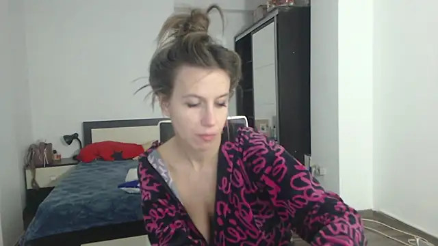 Snapshot of DedeSibel chatting on February 2025 02:33:01 PM DedeSibel online show from February 2025 02:33:01 PM