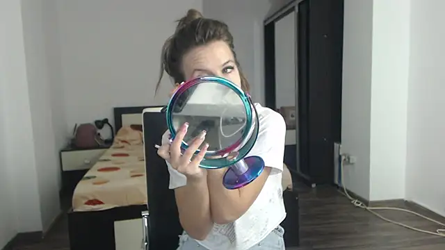 Snapshot of DedeSibel chatting on March 2025 09:18:01 AM DedeSibel online show from March 2025 09:18:01 AM