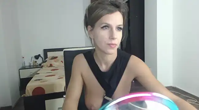 Snapshot of DedeSibel chatting on March 2025 06:07:02 PM DedeSibel online show from March 2025 06:07:02 PM